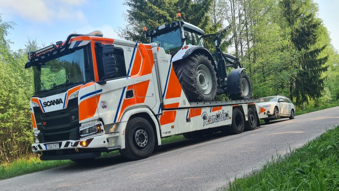 Biltransport och traktortranport väterås och eskilstuna med omnejd
